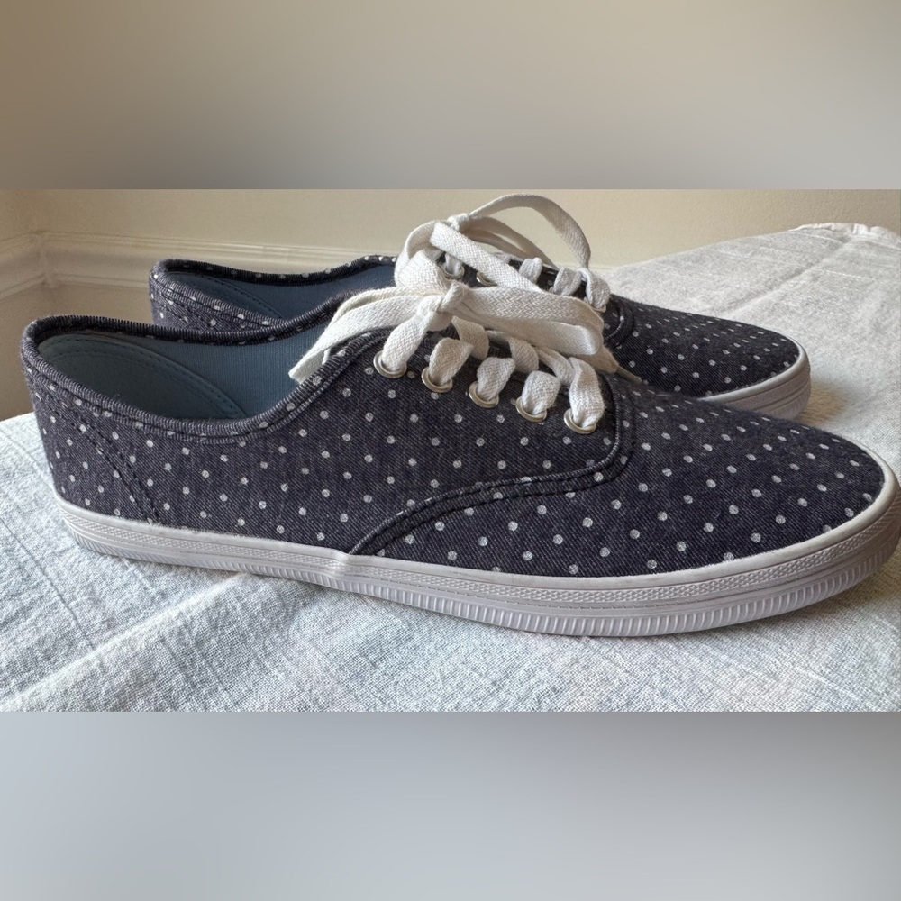 American Eagle Outfitters Navy with White Polka Dots Canvas Sneakers size 7